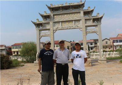 人社廳張?zhí)庨L指導(dǎo)參觀尹解元石雕