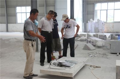 省人社廳張?zhí)庨L參觀公司 